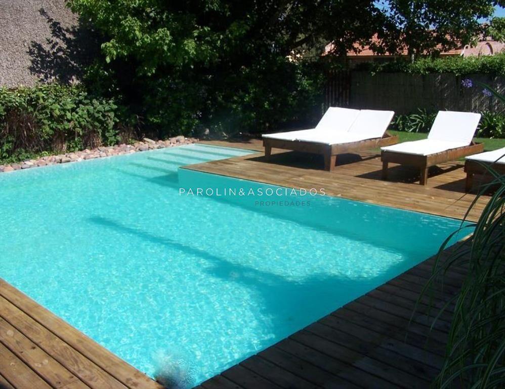 Casa de 4 dormitorios con piscina en La Barra, Punta del Es