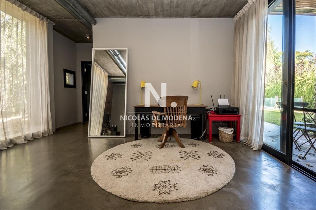 Excelente casa de estilo Minimalista en Barrio La