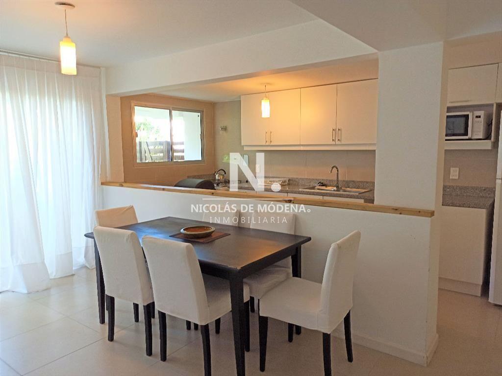 Vende apartamento de 2 Dormitorios en suite, con excelente