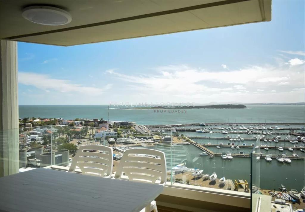 Departamento de 3 dormitorios + dep. en venta en