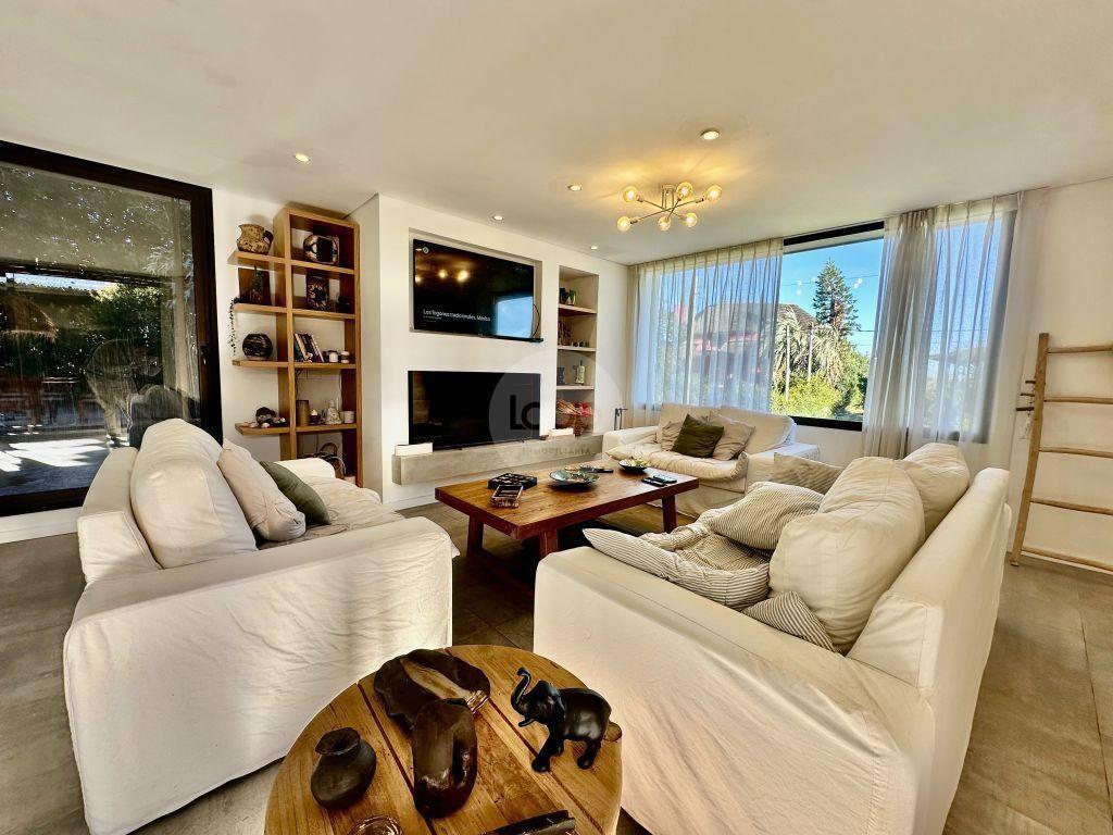 Venta de casa en Manantiales de 4 dormitorios y 3 baños