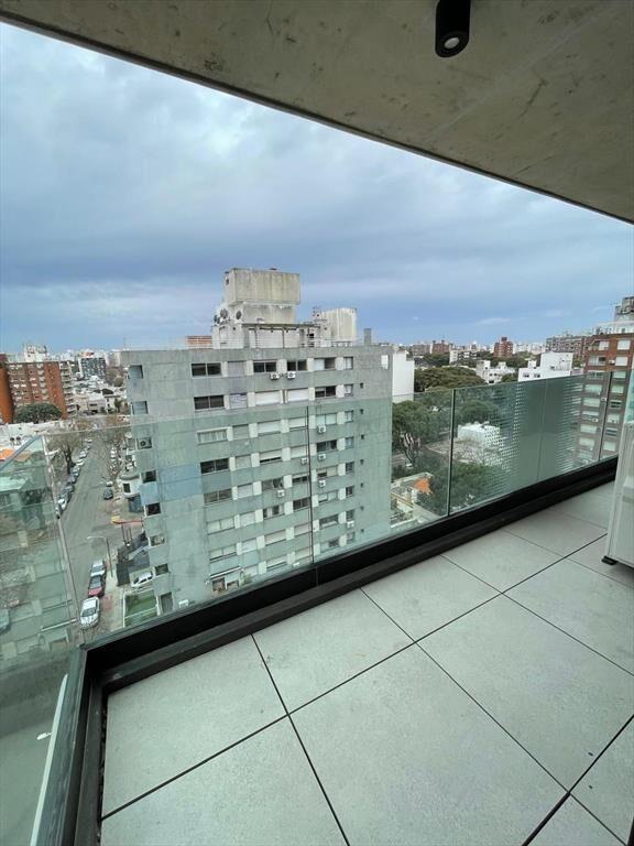 Venta Apartamento amplio 2 dormitorio, 2 baños y balcón con