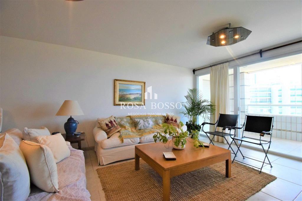 Apartamento en Brava, 3 dormitorios + 3 baños,
