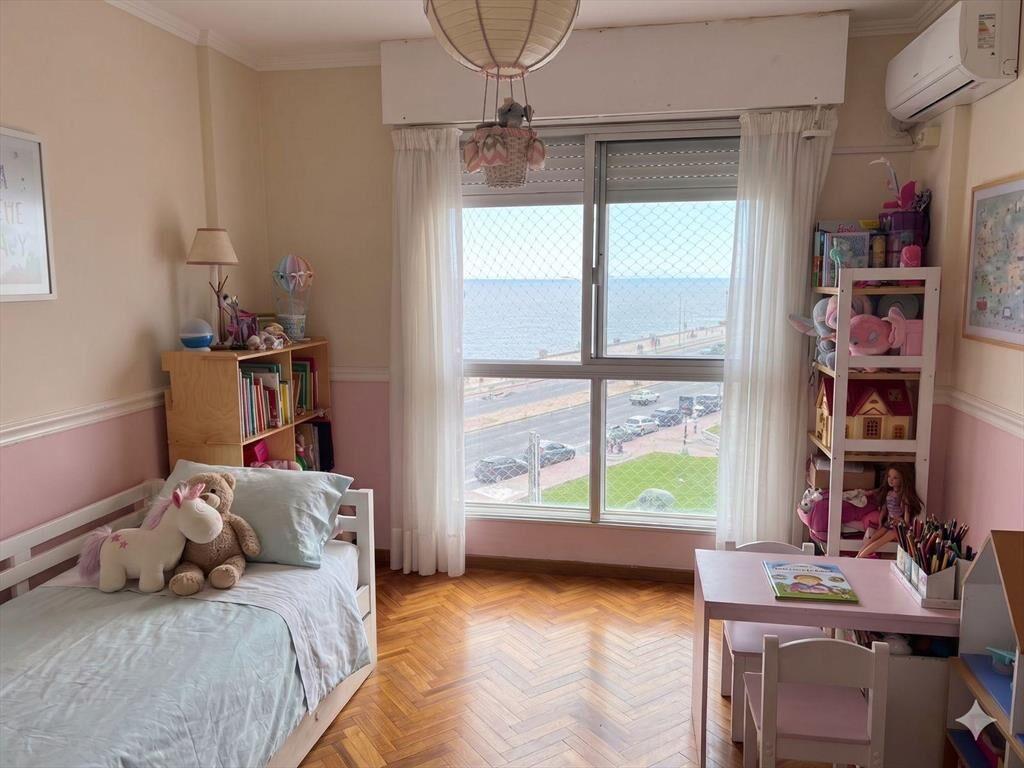 Venta Apartamento 3 dormitorios con vista al mar en excelen