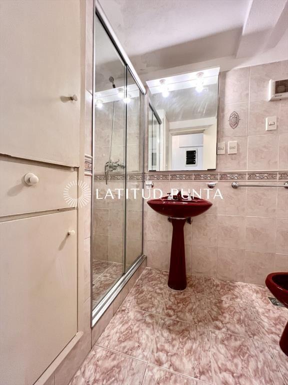 Apartamento 2 dormitorios mas dependencia. Mansa