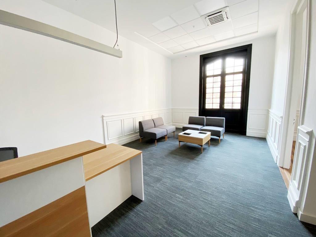 Alquiler - Edificio de oficinas y local comercial - Ciudad V