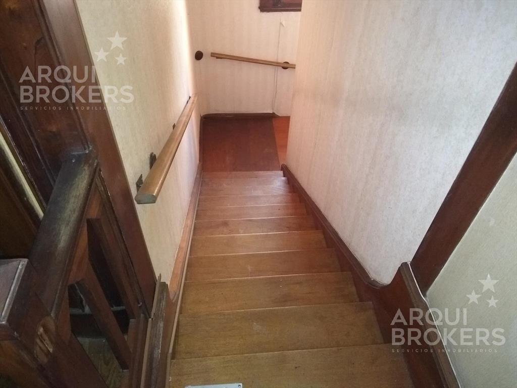 Casa de 6 dormitorios en venta con renta en Pocitos. Idea