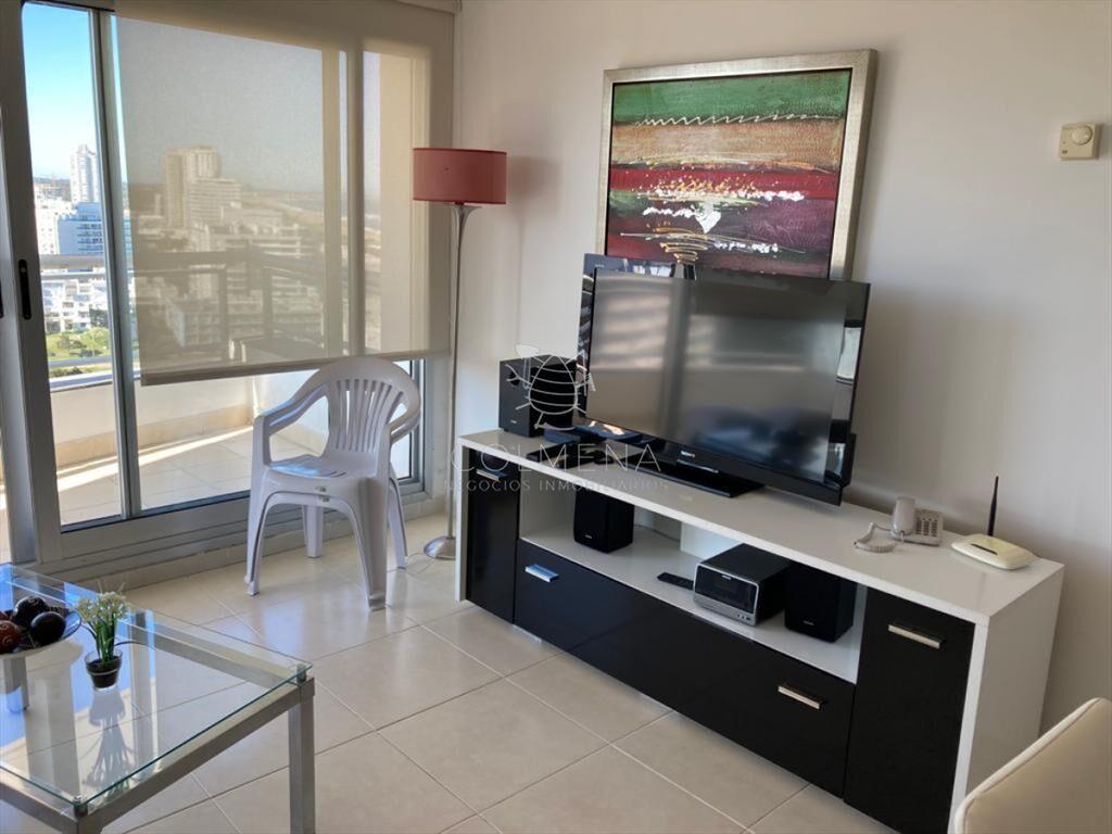 Apartamento en alquiler, con parrillero propio en Punta del