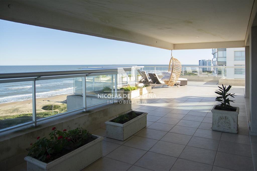 Apartamento de 3 dormitorios en Torre Lobos frente al Mar,