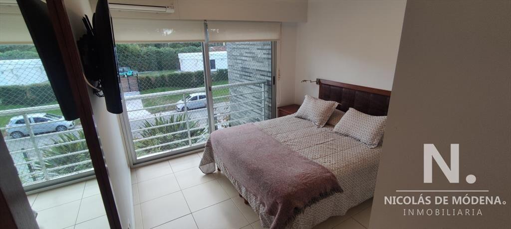 Oportunidad de compra. Vende apartamento de 3 dormitorios e