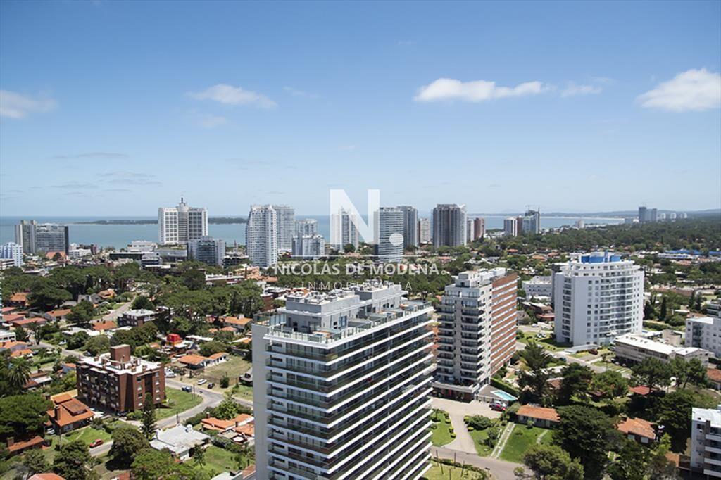 Departamento en venta, zona de playa Brava.