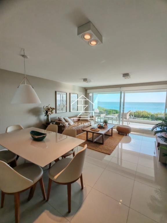 Venta apartamento tres dormitorios Punta del este