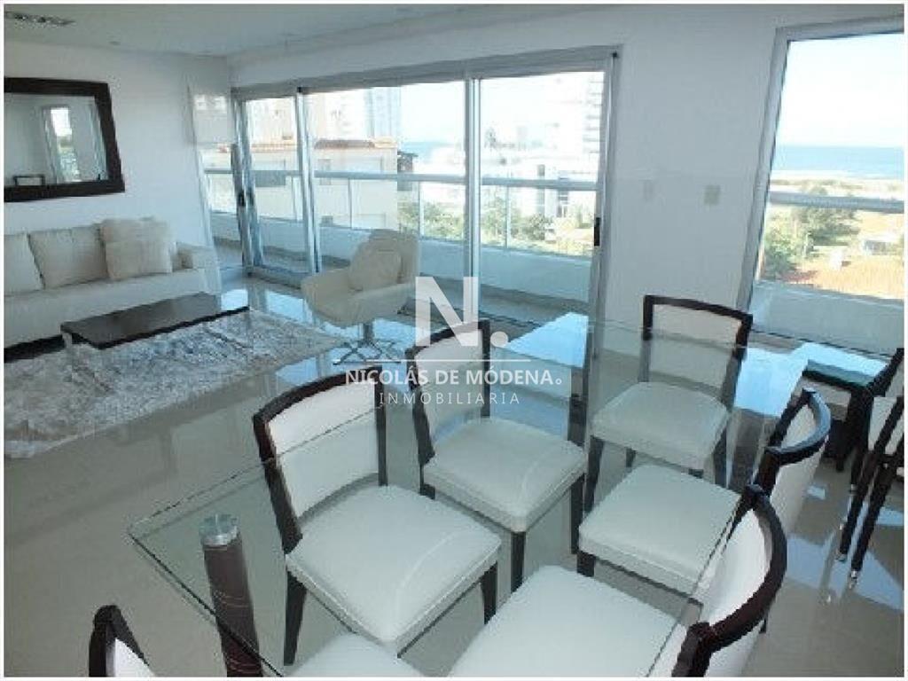 Venta Apartamento de 3 dormitorios en zona Brava,