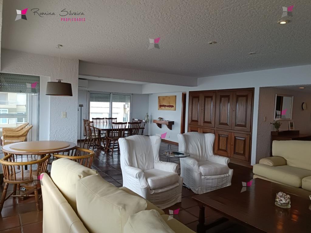 Venta Apartamento 3 Dormitorios y Dependencia,
