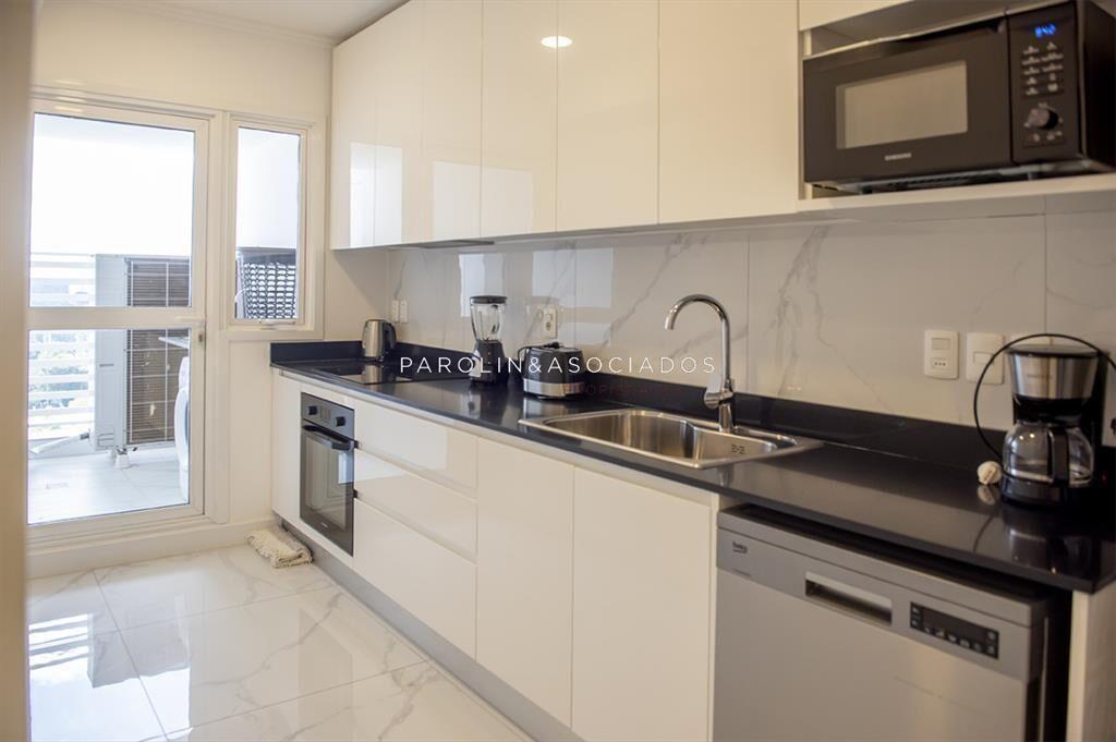 Apartamento en Mansa - Punta del Este en venta de 3 dormito
