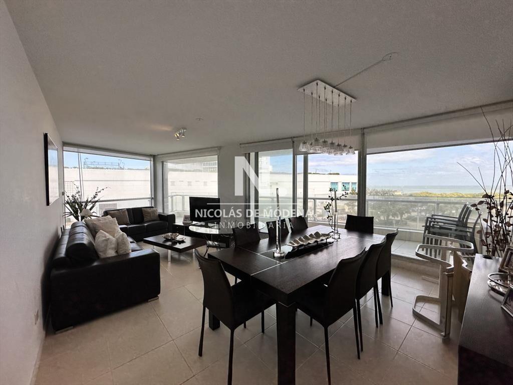 Vende apartamento de 3 dormitorios en Seasons del