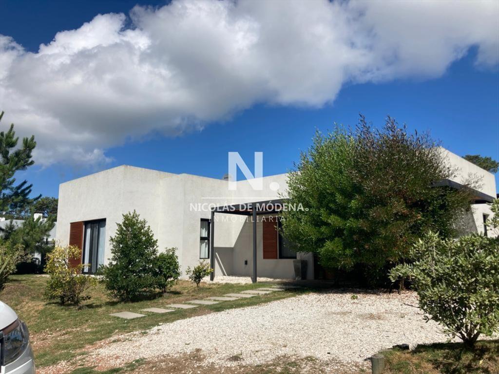 Vende impecable casa de 3 dormitorios en La Punta