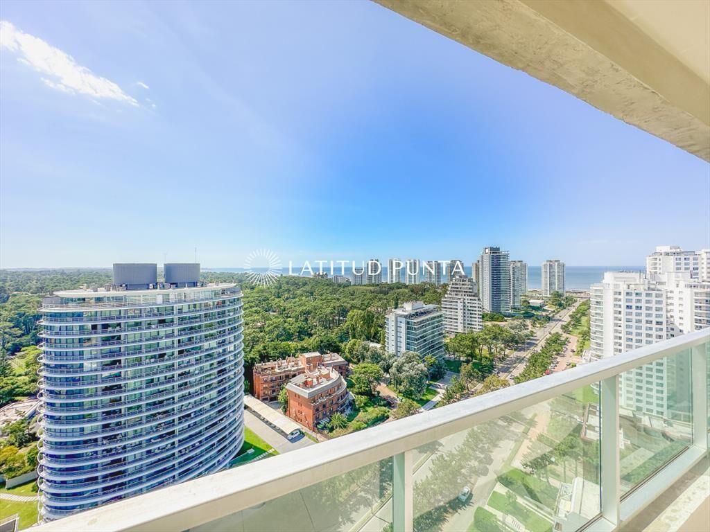 Apartamento en piso alto, 3 dormitorios y vista