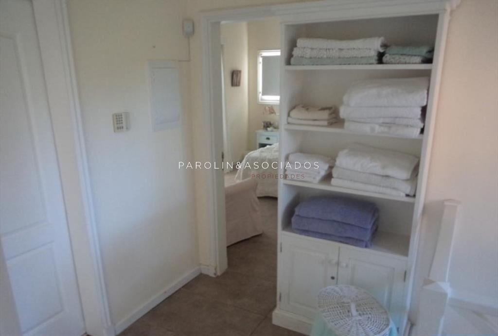 Excelente casa en venta a dos cuadras del mar,