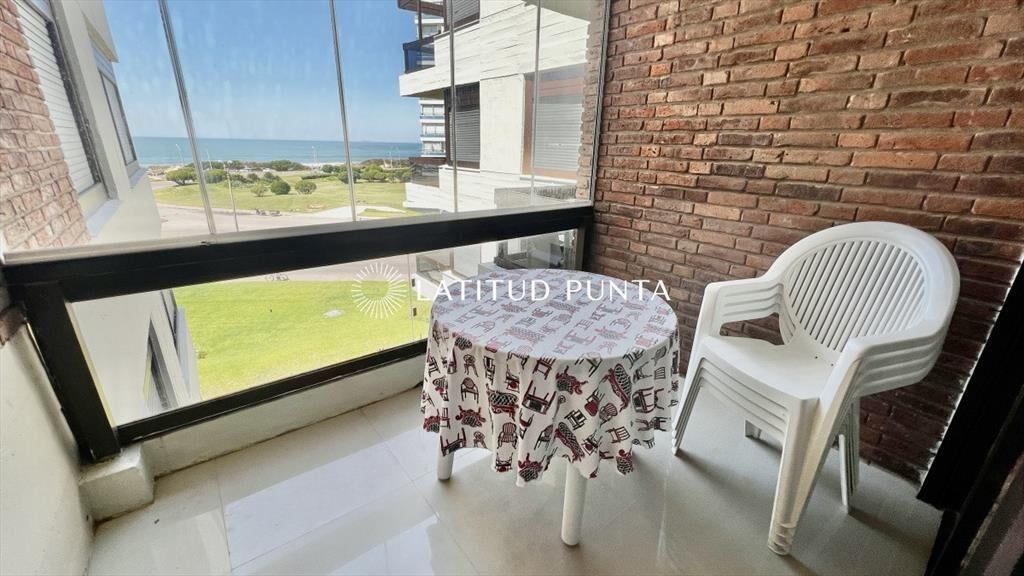 Oportunidad. Apartamento reciclado frente al mar