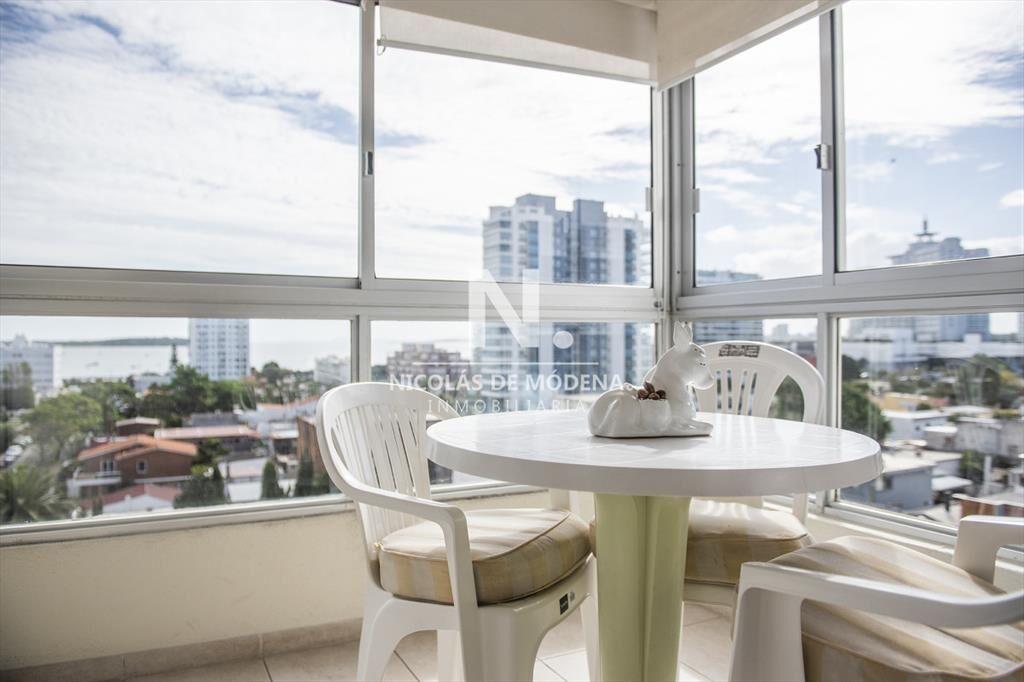 Vende apartamento de 2 dormitorios en Brava Punta del Este