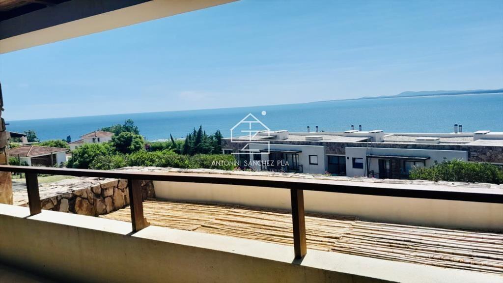 Venta de apartamento de dos dormitorios con dos