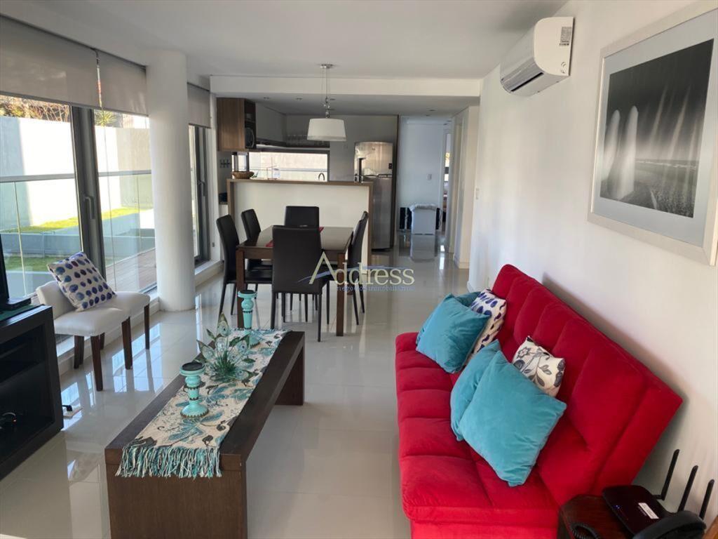 Apto 2 dorm, 2 baños, esquinero, en venta