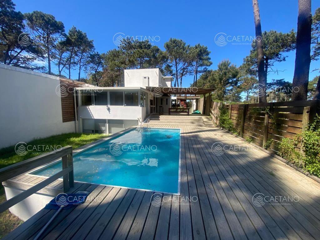 Casa en Montoya, La barra