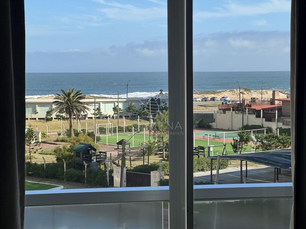 Apartamento en venta con vista directa al mar