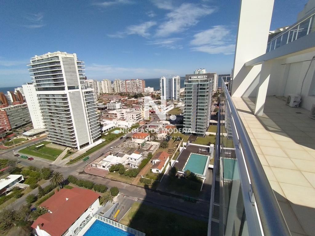 pent house con vista a playa brava y playa mansa