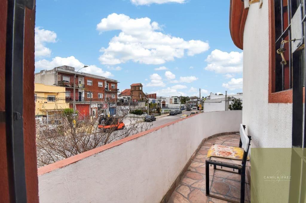 Venta casa de altos 3 dormitorios azotea en Perez Catell...