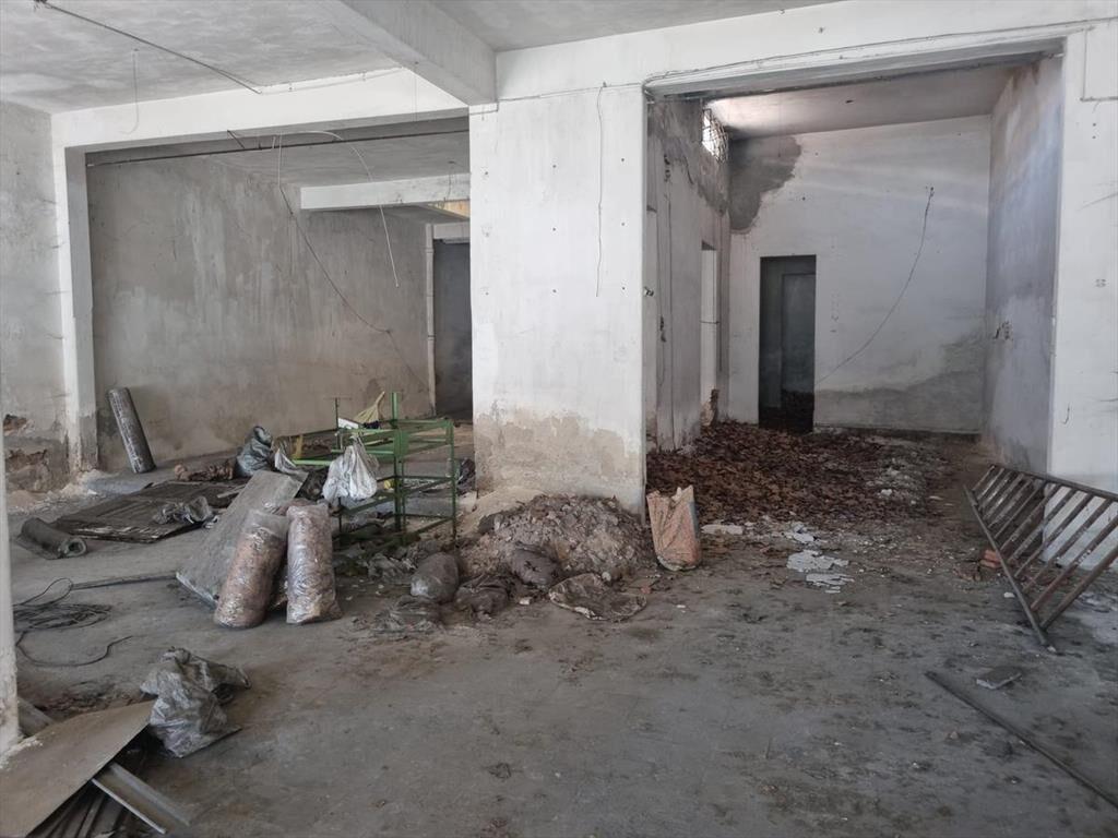 Local -local - Gral Flores y Berthelot , 500 m2 , 10 mts de