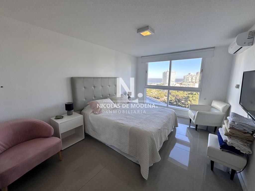 Vende departamento en Torre One II, Punta del