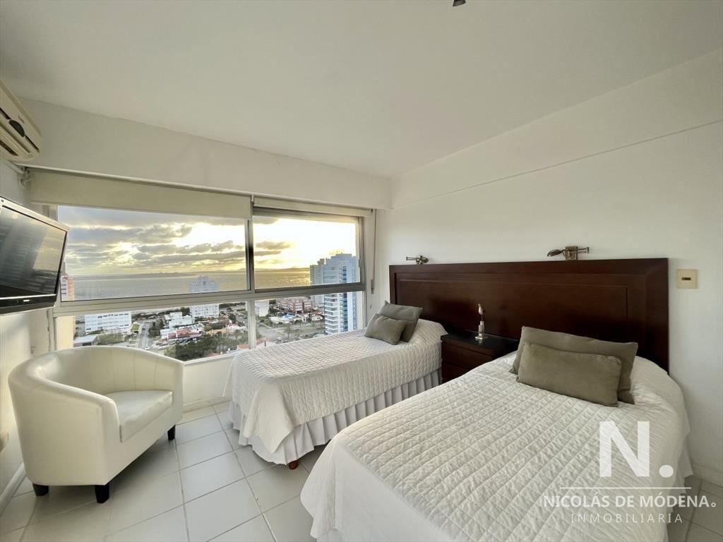 Penthouse en Venta de Tres Dormitorios, con Terraza en Play