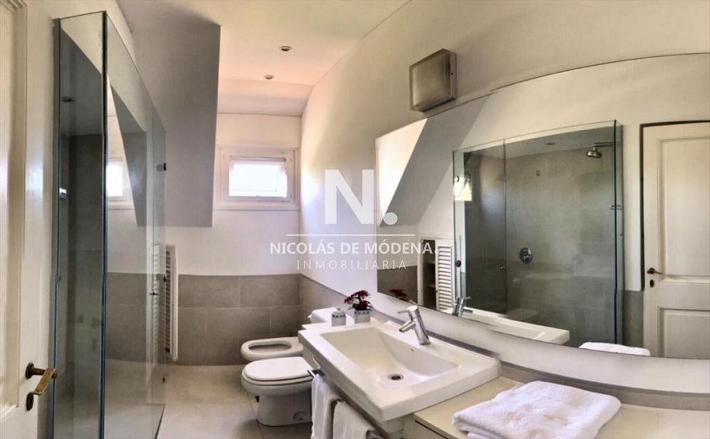 CASA EN VENTA EN PINARES, PLAYA MANSA , 4