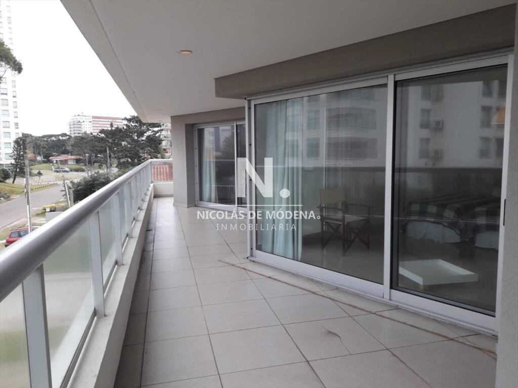 apartamento a metros de playa brava
