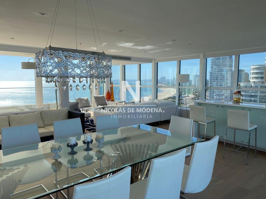 En venta impecable apartamento Penthouse frente