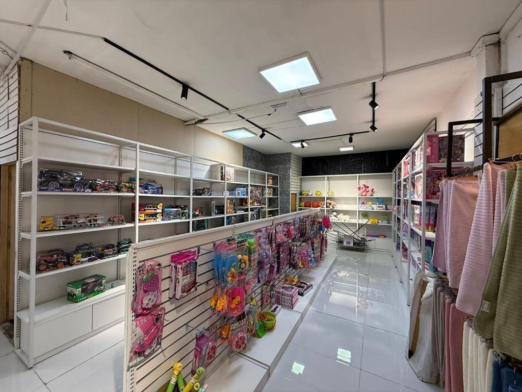 8 de octubre esq Comercio, 517 m2 salón + deposito, 10 m de