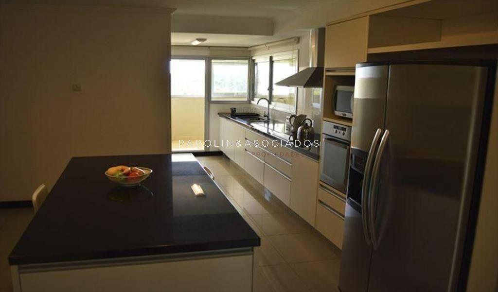 Apartamento en venta de 3 dormitorios en torre