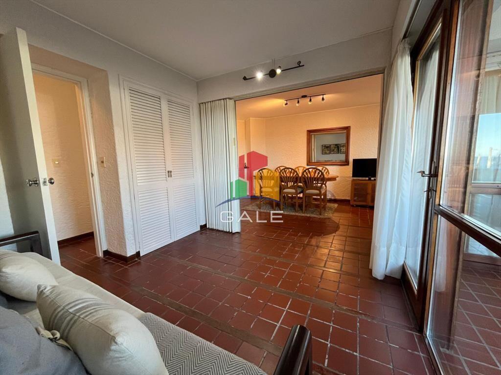 Frente al mar con vista, amplio apartamento