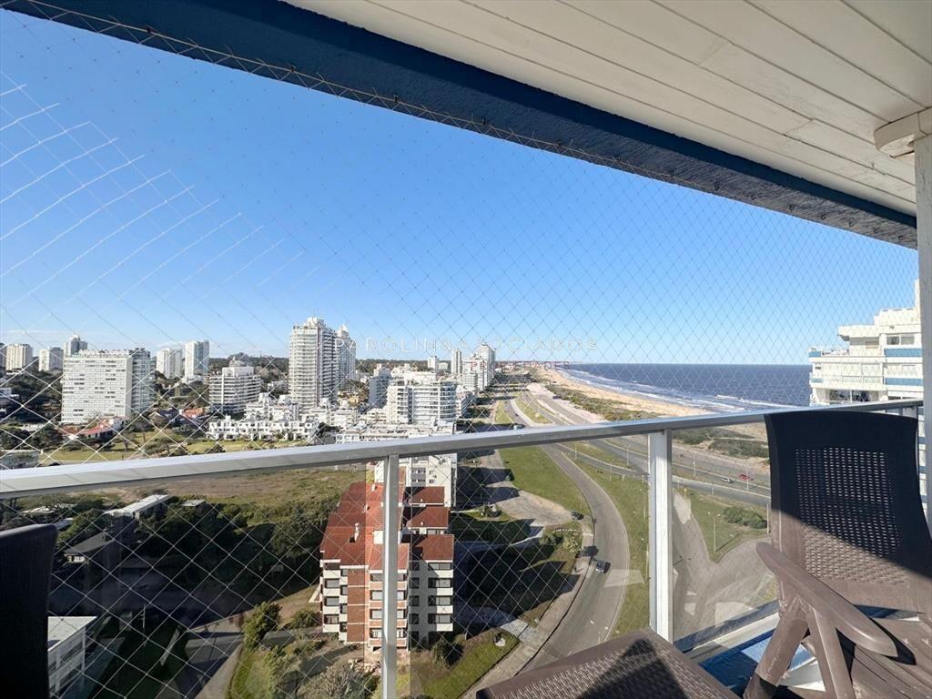 Apartamento de 3 Dormitorios + dependencia en en
