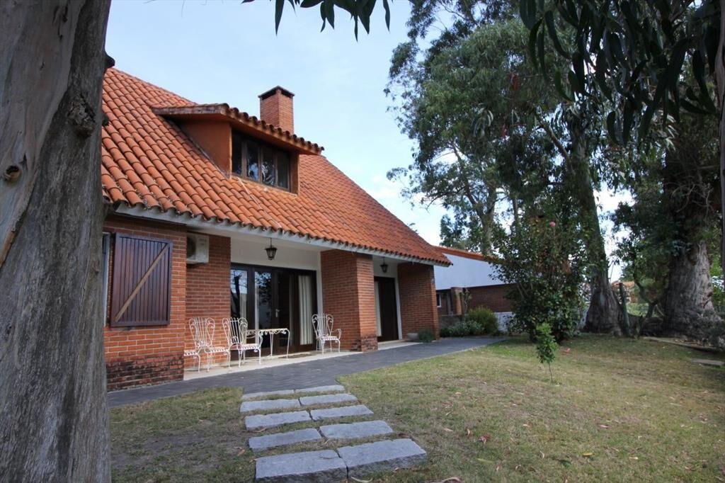 Casa 4 dormitorios con piscina en alquiler, zona mansa, Pun