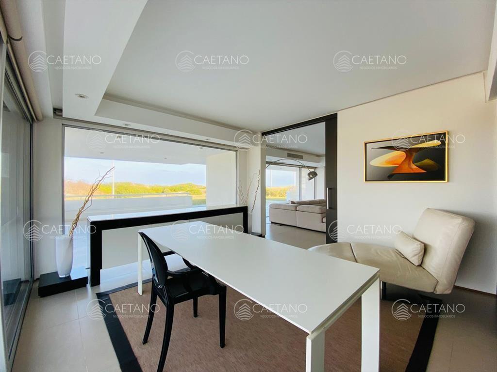 Alquiler de Penthouse seis dormitorios y dependencia Frente
