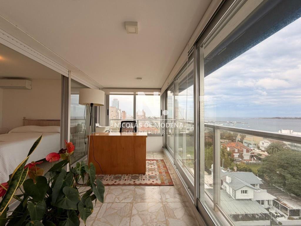 Apartamento en peninsula con vistas hacia la del