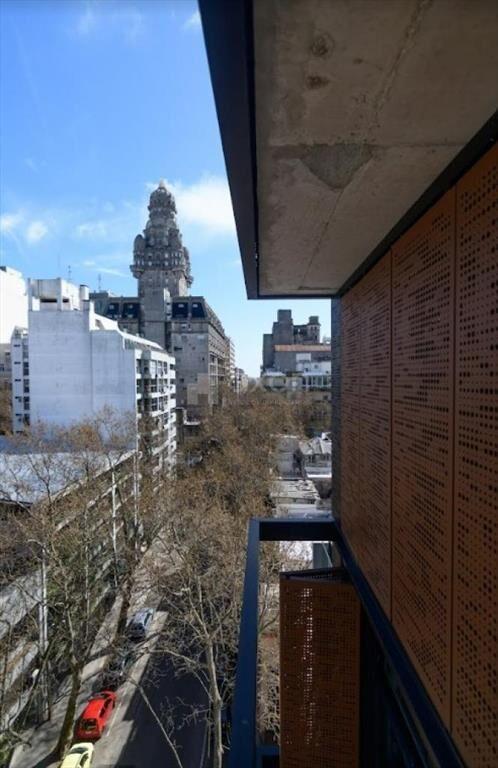 VENTA APARTAMENTO 2 DORMITORIOS CENTRO DE MONTEVIDEO CON RE