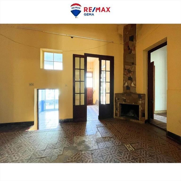 Casa con local comercial en plena Av. España