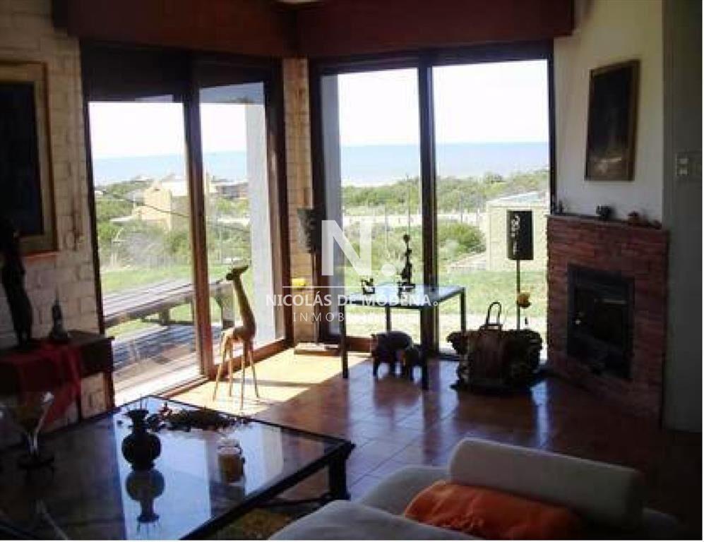 Casa frente al mar en Punta Piedras, 4 dormitorios