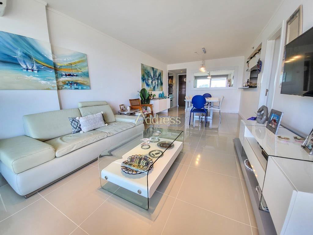 Apartamento de 3 dormitorios en venta Punta del