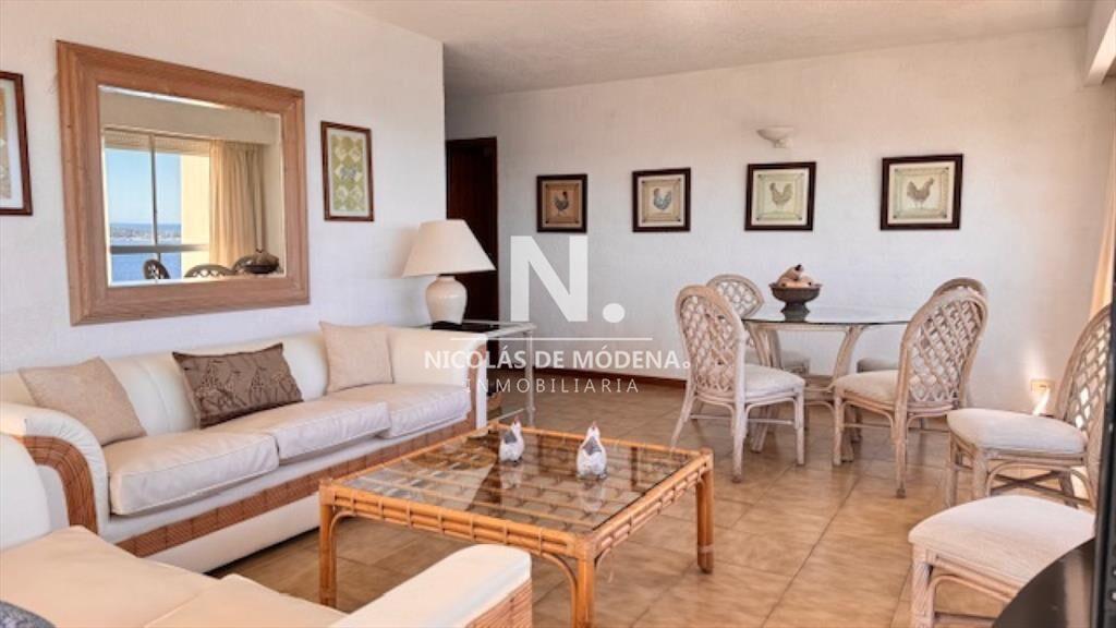Apartamento de 3 dormitorios en Torre Gattas , ,