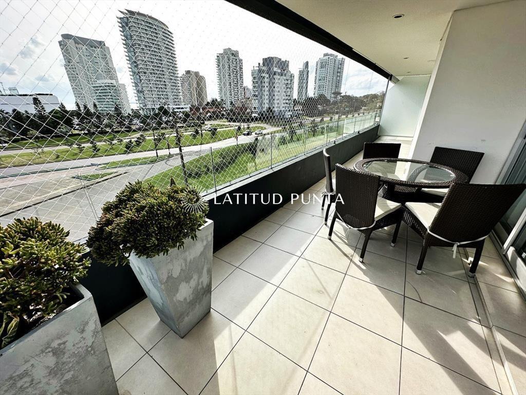 Mansa, apartamento de 3 dormitorios con servicios